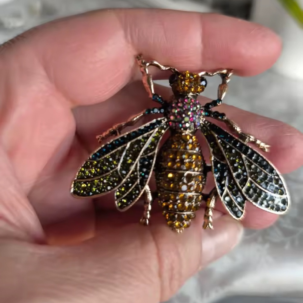 Bee Insect Hazel Crystal Brooch - Picture 10 of 10